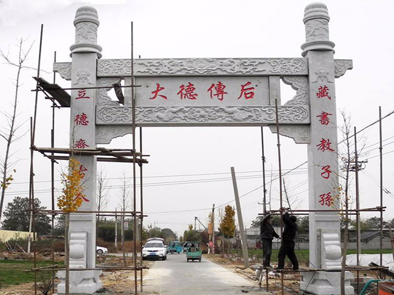 農村村口一門簡易石牌樓大門